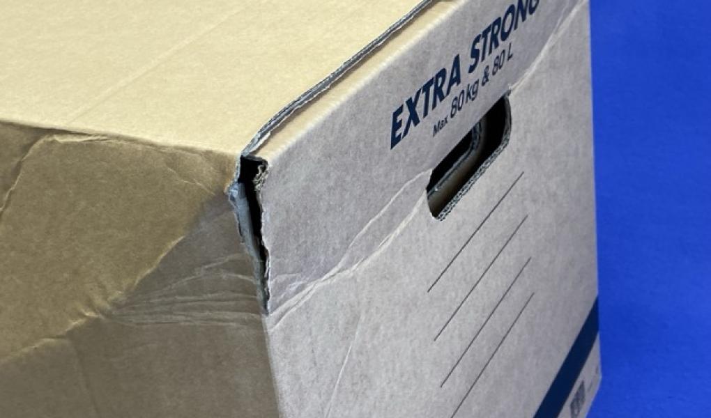 Vaurioitunut muuttolaatikko puristustestin jälkeen. Kuva: PZT